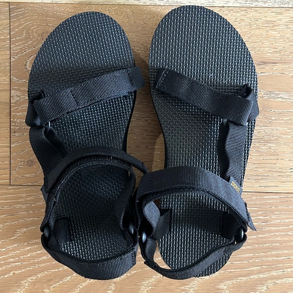 Teva Flatform Universal Sandals - Picture 2 of 9